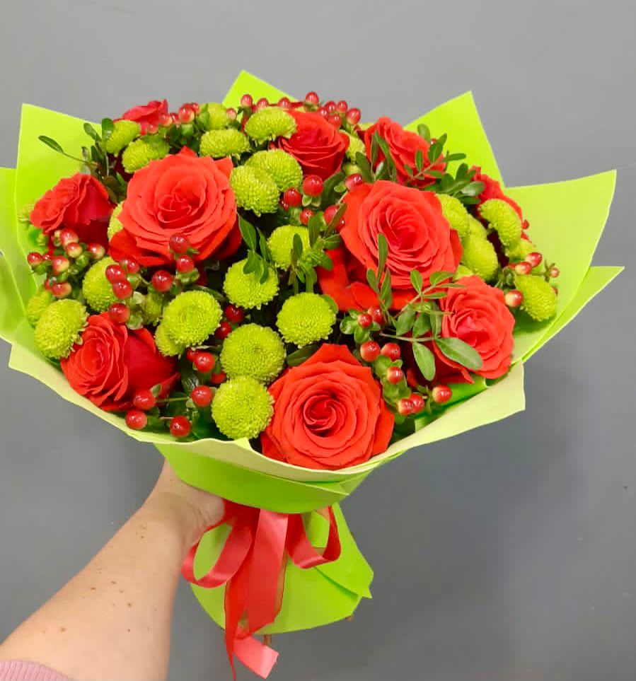 Букет цветов из: Хризантемы и Розы в Рыльске