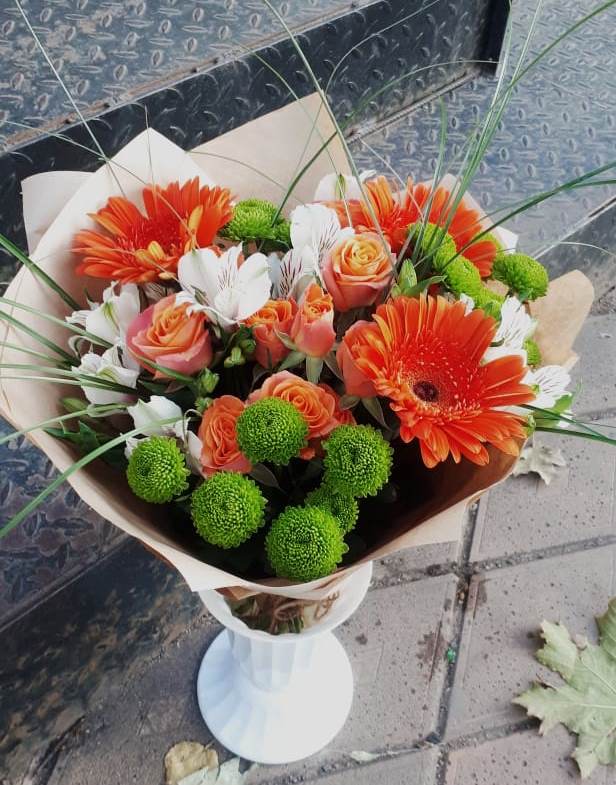 Букет цветов из: Герберы, Хризантемы, Альстромерии и Розы в Рыльске