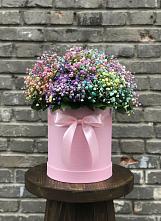 Цветочная композиция из Гипсофила и Розы в шляпной коробке в Рыльске