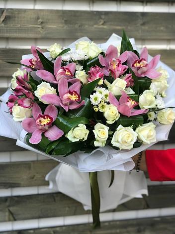 Букет цветов из: Розы и Хризантемы в Рыльске