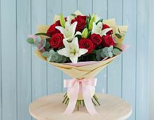 Букет цветов из:  Лилии и Розы в Рыльске