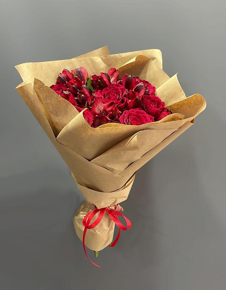 Букет цветов из: Альстромерии и Розы в Рыльске