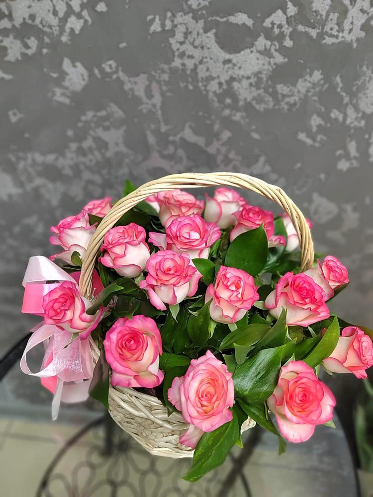 Цветочная композиция из Розы в корзине в Рыльске