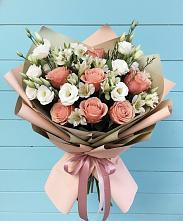 Букет цветов из:  Розы, Альстромерии и Лизиантусы в Рыльске