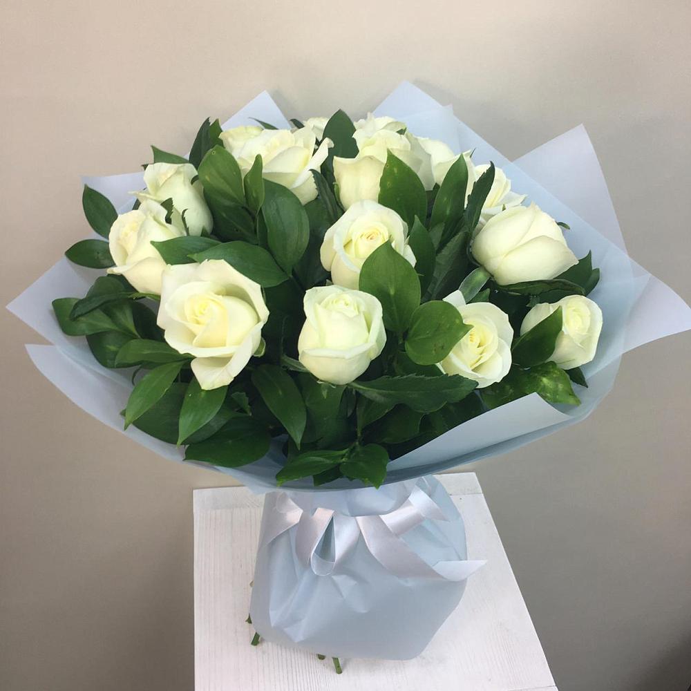 Букет 15 Белых роз Проуд в Рыльске