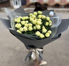 Букет Белые кустовые розы Солинеро в Рыльске