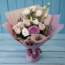 Букет цветов из:  Розы и Лизиантусы в Рыльске