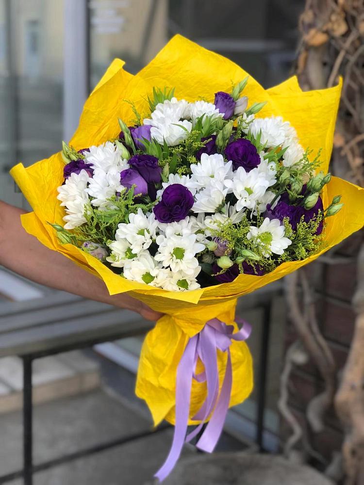 Букет цветов из: Ирисы, Хризантемы и Ромашки в Рыльске