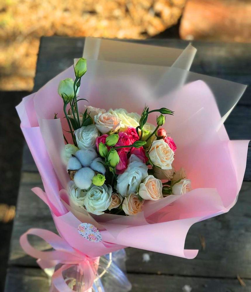 Букет цветов из: Розы и Лизиантусы в Рыльске