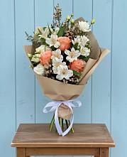 Букет цветов из:  Альстромерии, Лизиантусы, Розы и Хризантемы #REPLACE_PRED# Рыльске