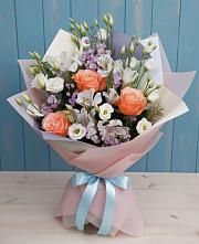 Букет цветов из:  Лизиантусы, Розы, Альстромерии и Гипсофила в Рыльске