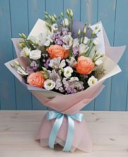 Букет цветов из:  Лизиантусы, Розы, Альстромерии и Гипсофила в Рыльске