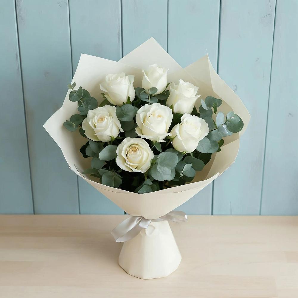 Букет Белые розы в Эвкалипте в Рыльске