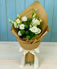 Букет цветов из:  Хризантемы и Лизиантусы в Рыльске