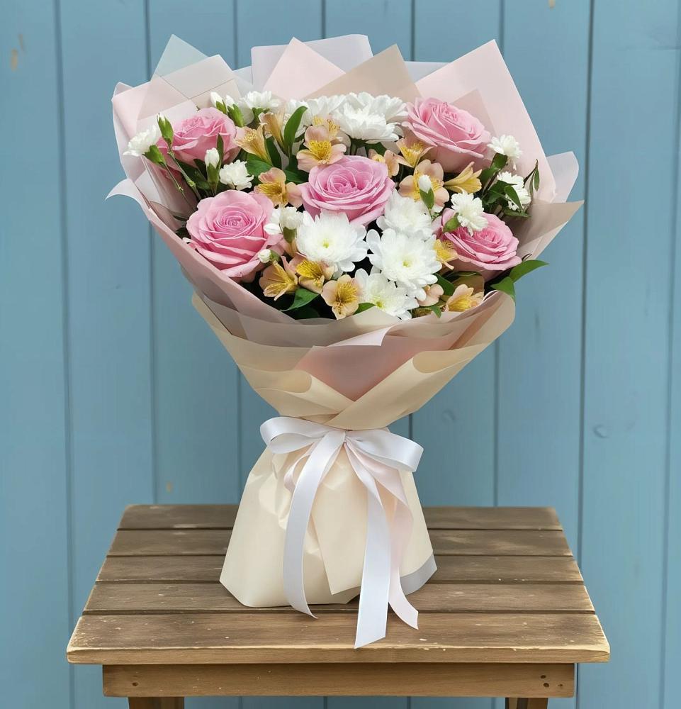 Букет цветов из: Гвоздики, Орхидеи и Розы в Рыльске