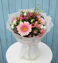 Букет цветов из:  Герберы, Альстромерии и Лизиантусы в Рыльске