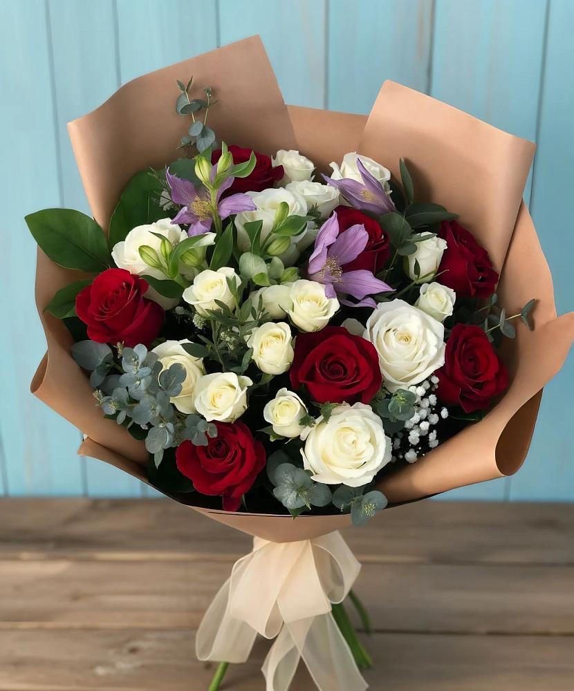 Букет цветов из: Розы и Альстромерии в Рыльске