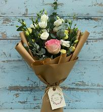Букет цветов из:  Розы и Лизиантусы в Рыльске