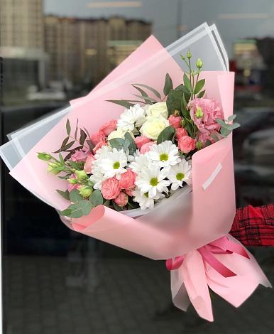 Букет цветов из: Розы, Лизиантусы и Хризантемы в Рыльске