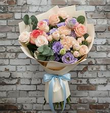 Букет цветов из:  Розы, Лизиантусы и Гвоздики в Рыльске